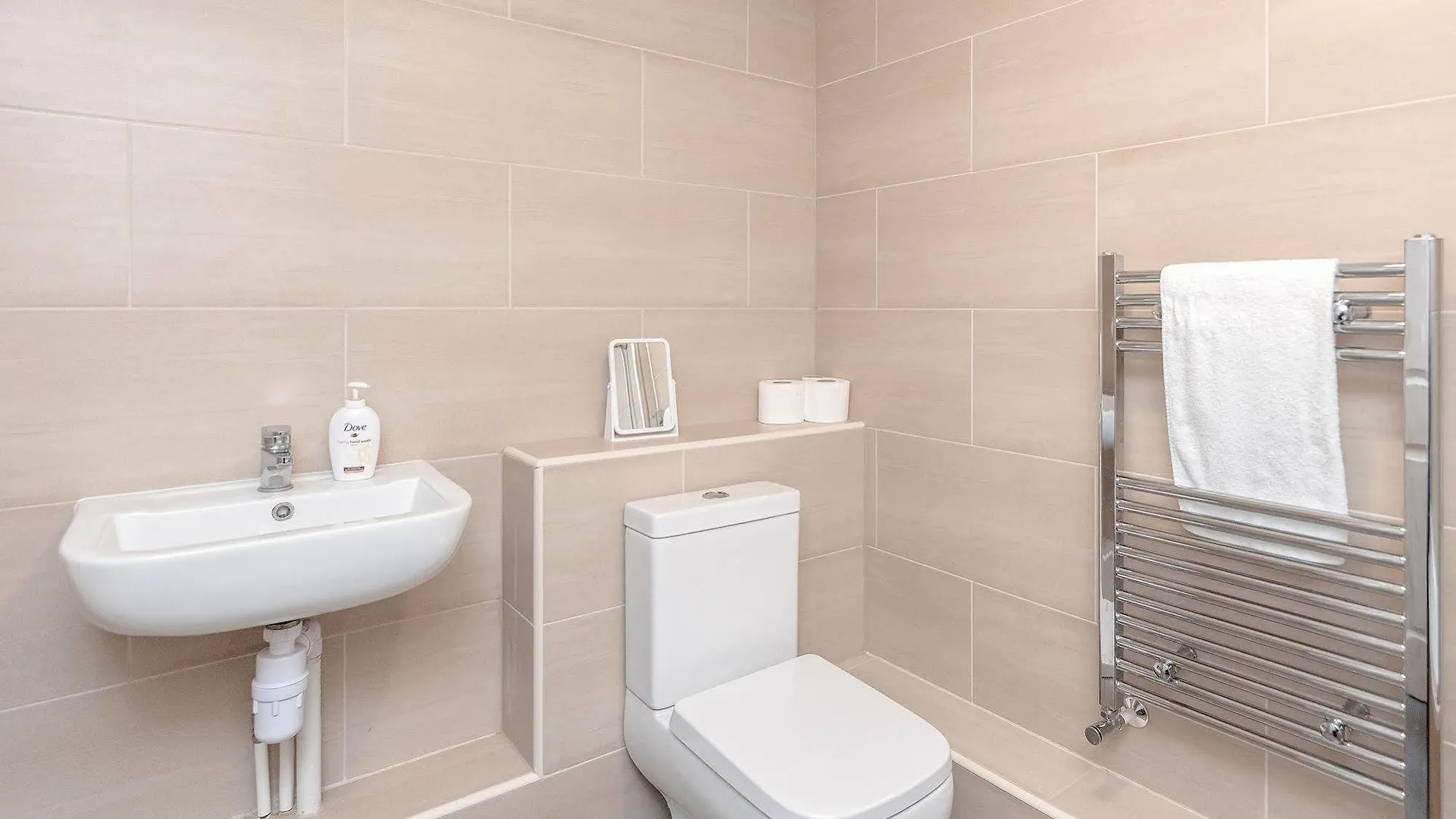 **** Hotel Royal Apartments West Drayton  United Kingdom